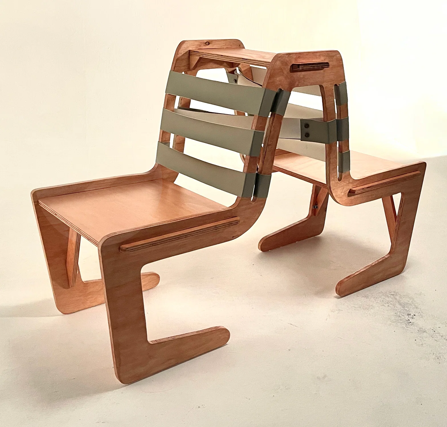 A chair with a seat in the front and the back. A chair designed for two people to partake in small talk, but without looking at one another.