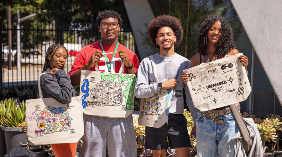 BCI attendees painted tote bags during the Dreamhaus L.A. event. Photograph by Sarah Golonka/Otis College of Art and Design. 