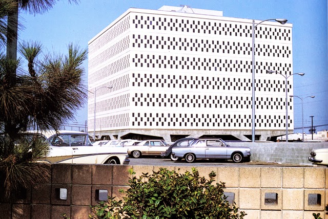 View from the parking lot in the 1960s. Eliot Noyes: A Pioneer of Design and Architecture in the Age of American Modernism, Phaidon Press.