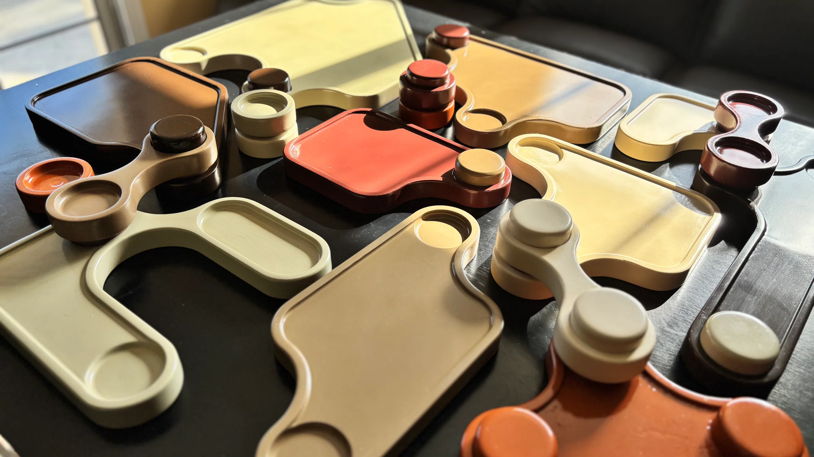 Kaisa a dish set that integrates delightful ways of experiencing food and forms of gathering