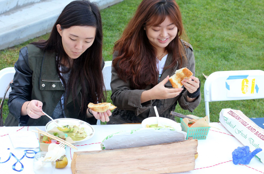 Students eating at the Banquet